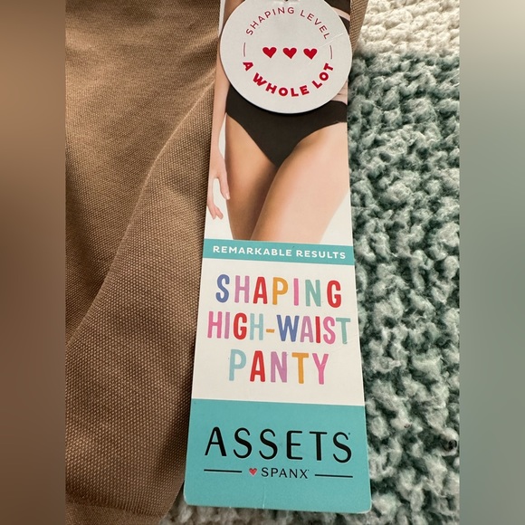 NWT ASSETS BY SPANX NUDE HIGH WAIST SHAPING PANTY - medium - Picture 2 of 8